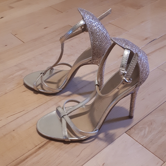 EUC Chinese Laundry Gold Strappy Sandals - Picture 4 of 5